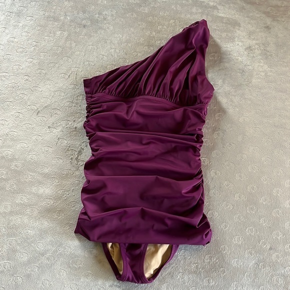 J. Crew Twisted One-Shoulder Ruched One-Piece Swimsuit‎ Purple Size 4 - Picture 3 of 13